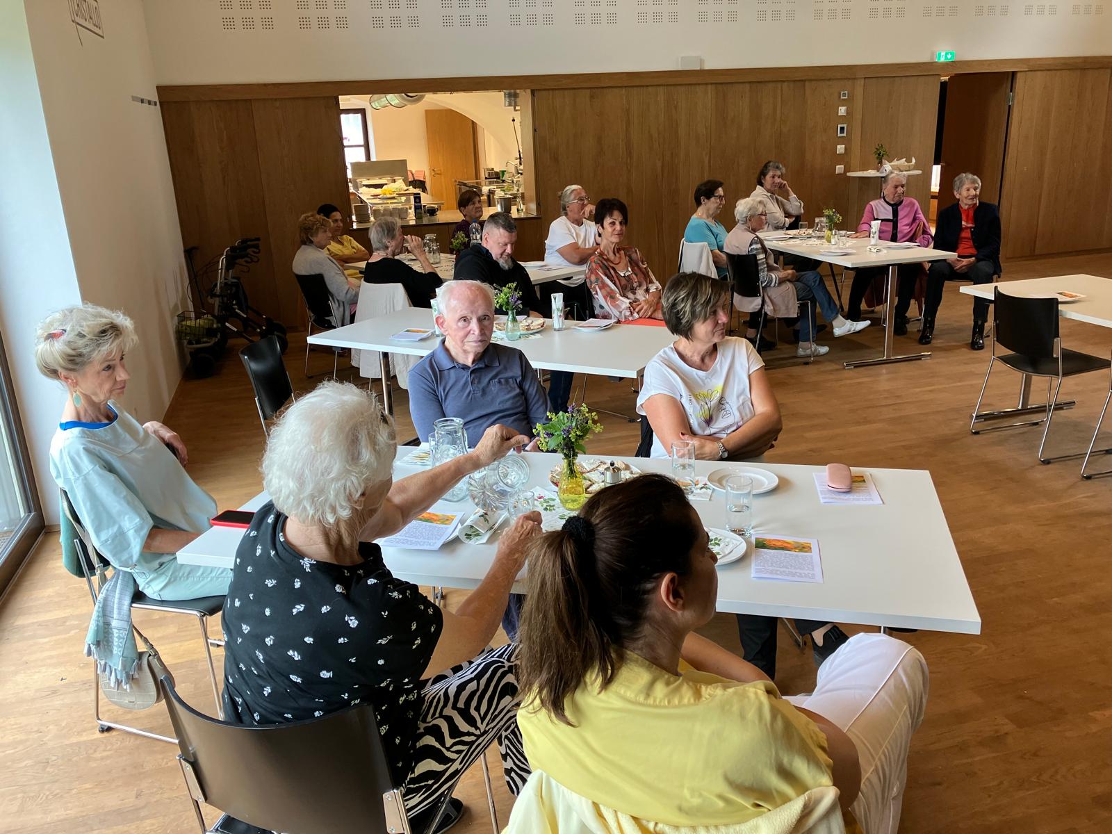 Begnung mir Kräutern im Juni / Anna Gruber-Schreiner