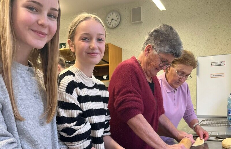 Brotbacken / Conny Holland Gemeinsam mit Community Nurse