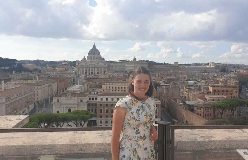 Michaela studiert aktuell an der Universität San Tommaso d´Aquino in Rom.